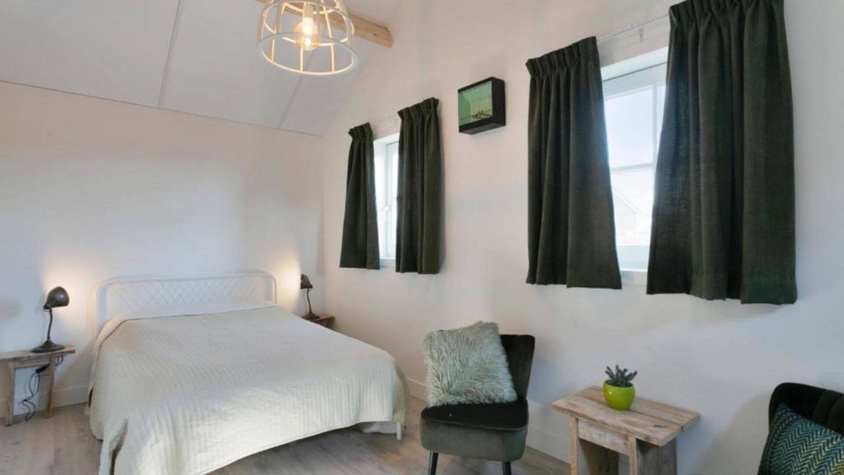 Oude Leede Apartment | Bed en Brood Donna is located in Pijnacker, 8 km from TU Delft and Plaswijckpark, and offers a garden and air conditioning. This property offers access to a terrace and free private parking.