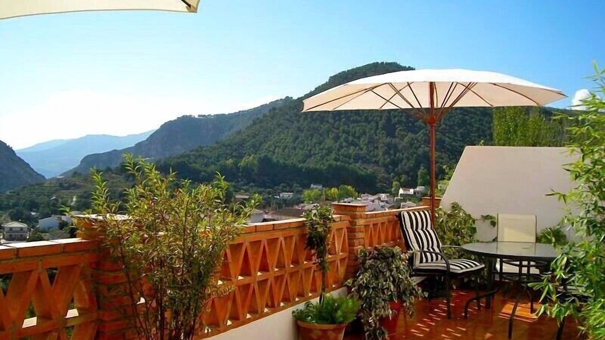 Conchar Cottage | Bed in a quiet setting overlooking the valley and Sierra Nevada Lecrin