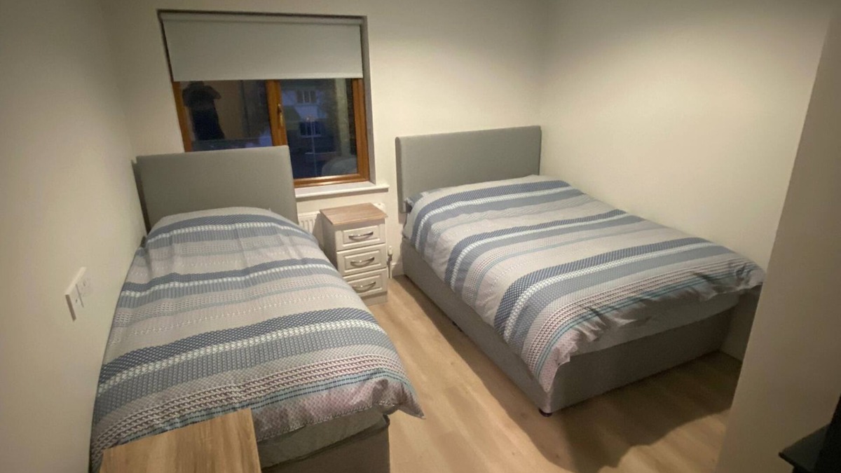 Dromod House | Bedroom 4, triple room with shared bathroom