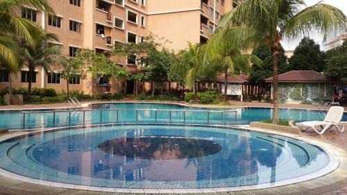 Kampung Puah Seberang Apartment | bedroom attached bathroom