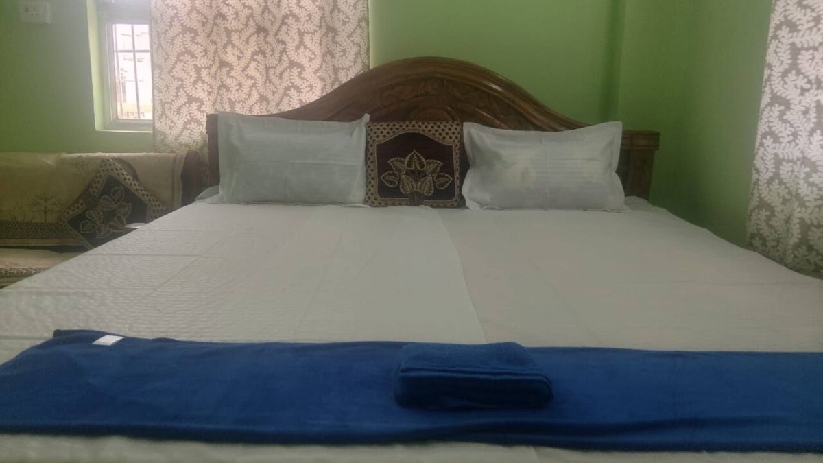 Gaya Apartment | Bedrooms with Private Bath, and Luxury Car with driver - 301