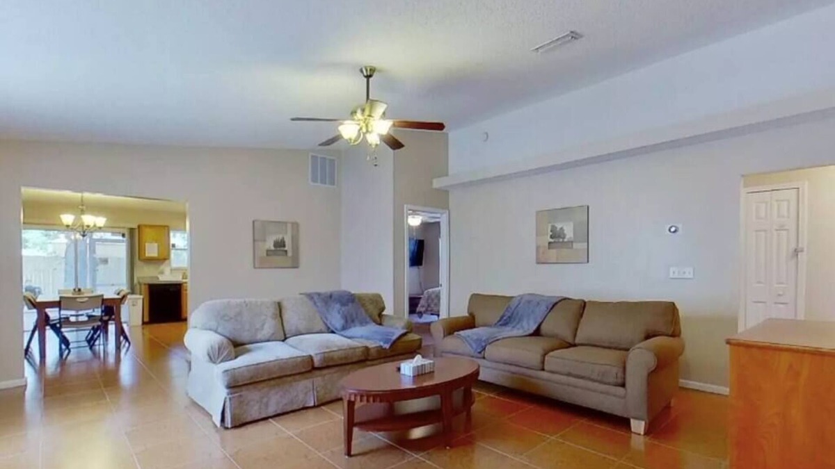Westside Cottage | ~Beds Galore & More Sleeps 8 15Mins to Stadium~