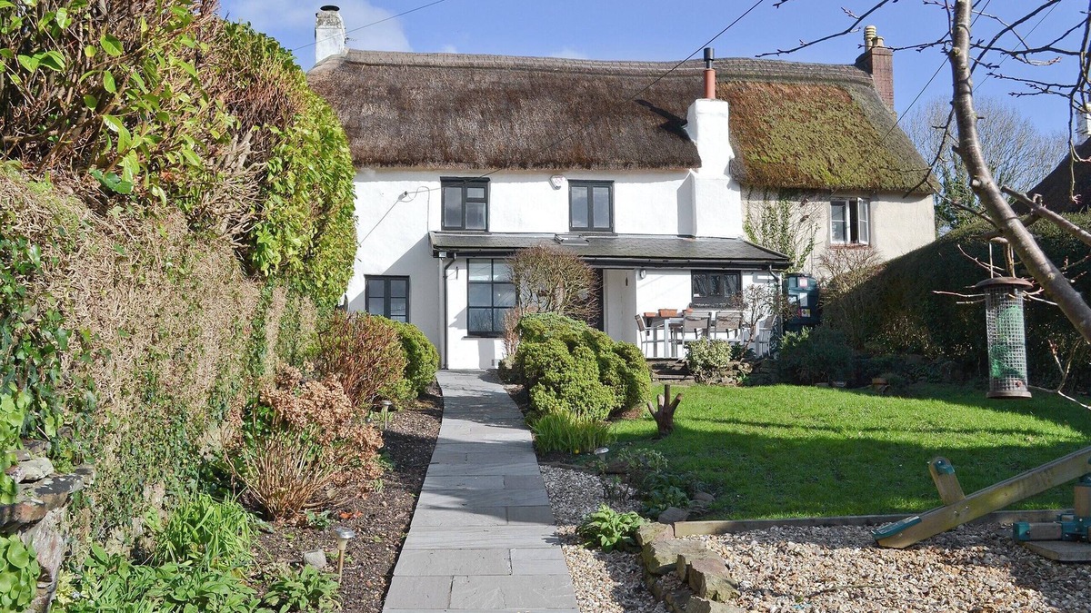 Westleigh Cottage | Bee Bowl Cottage - HTTD