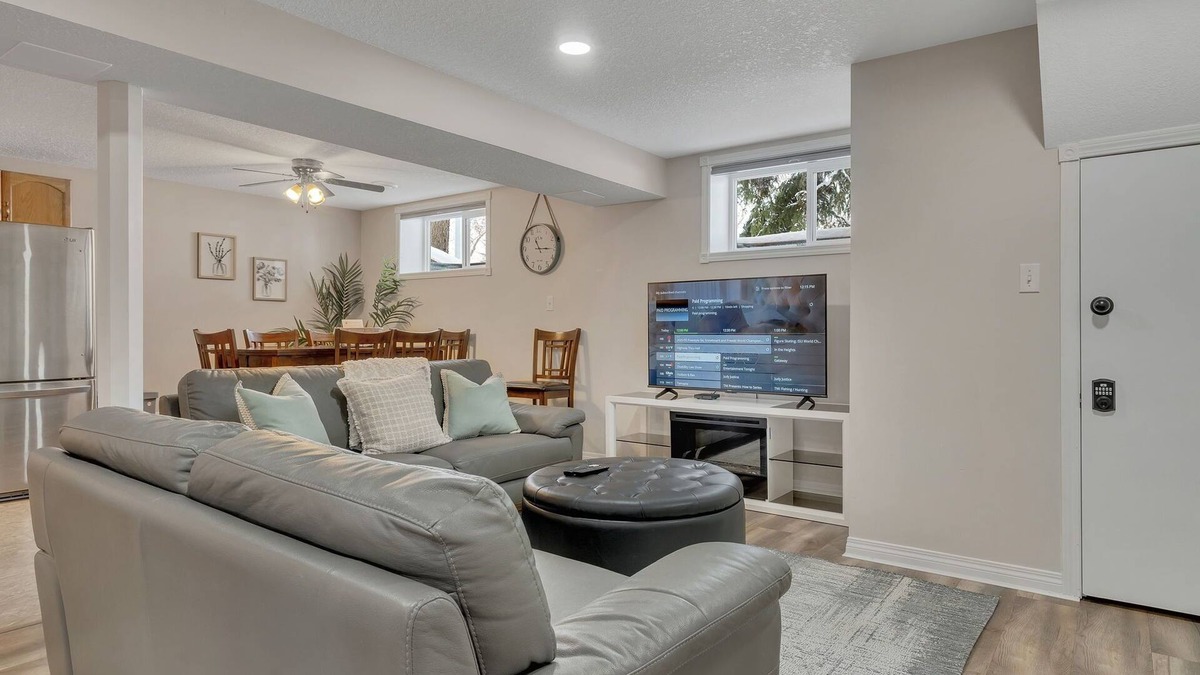 Sherwood Park Apartment | Bee - Cozy Sherwood Park Basement Suite