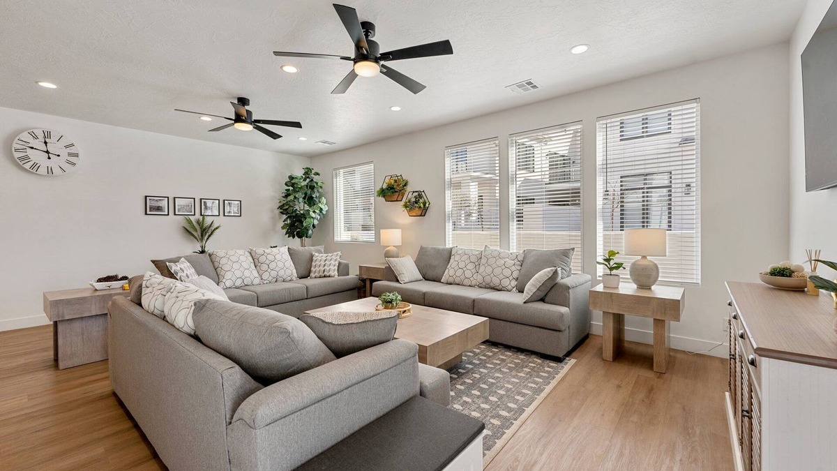 St. George House | Beech Bungalow: Desert Color Lagoon + Beaches, Hot Tub
