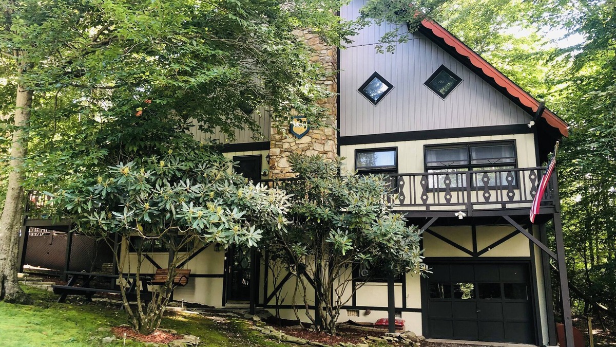 Charter Hills House | Beech Gem PRIVATE GUEST SUITE nestled on Beech
