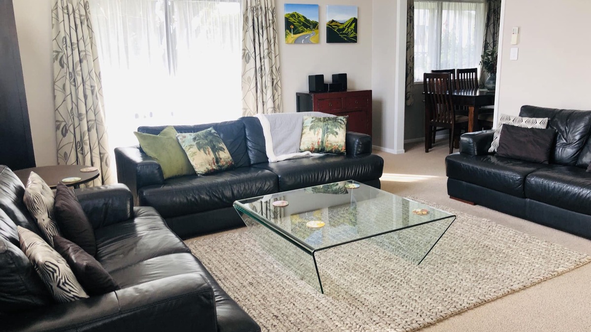 Taupo House | Beech Tree Cottage - comfortable, warm and stylish Taupo base, free wifi!