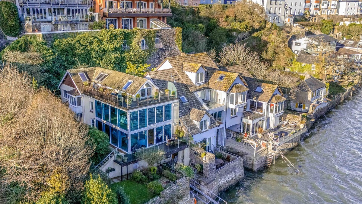 Dartmouth Cottage | Beechcroft - Waterfront, Large - sleeps 10 guests in 5 bedrooms