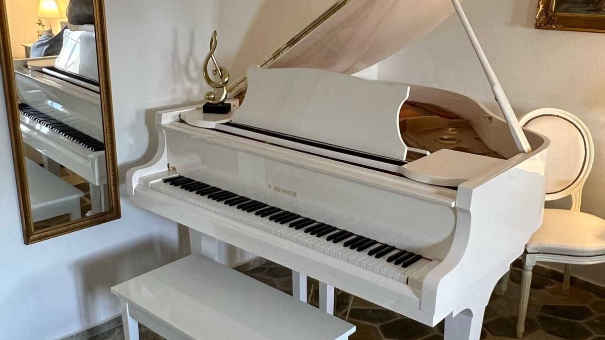 Heiligengrabe Apartment | Beethoven Apartment - Schloss Grabow, Resting Place & a Luxury Piano Collection Re