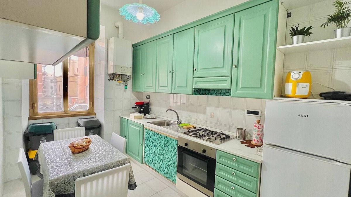 Quartiere XXIII Alessandrino Apartment | BEGONIE HOUSE Spacious, bright and colorful apartment in Centocelle.