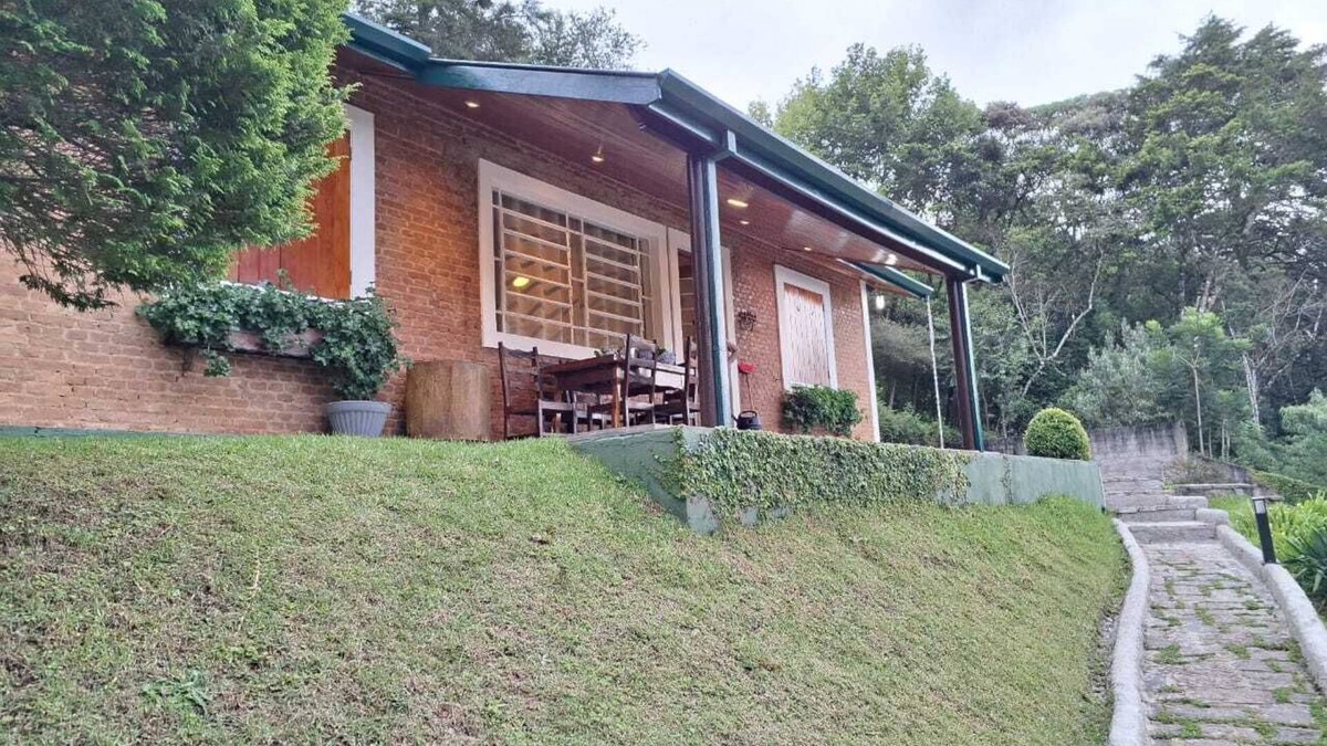 Vila Matilde Cottage | Bela Casa Paraíso na Montanha Condomínio Seguro Privativo Lindas Paisagens