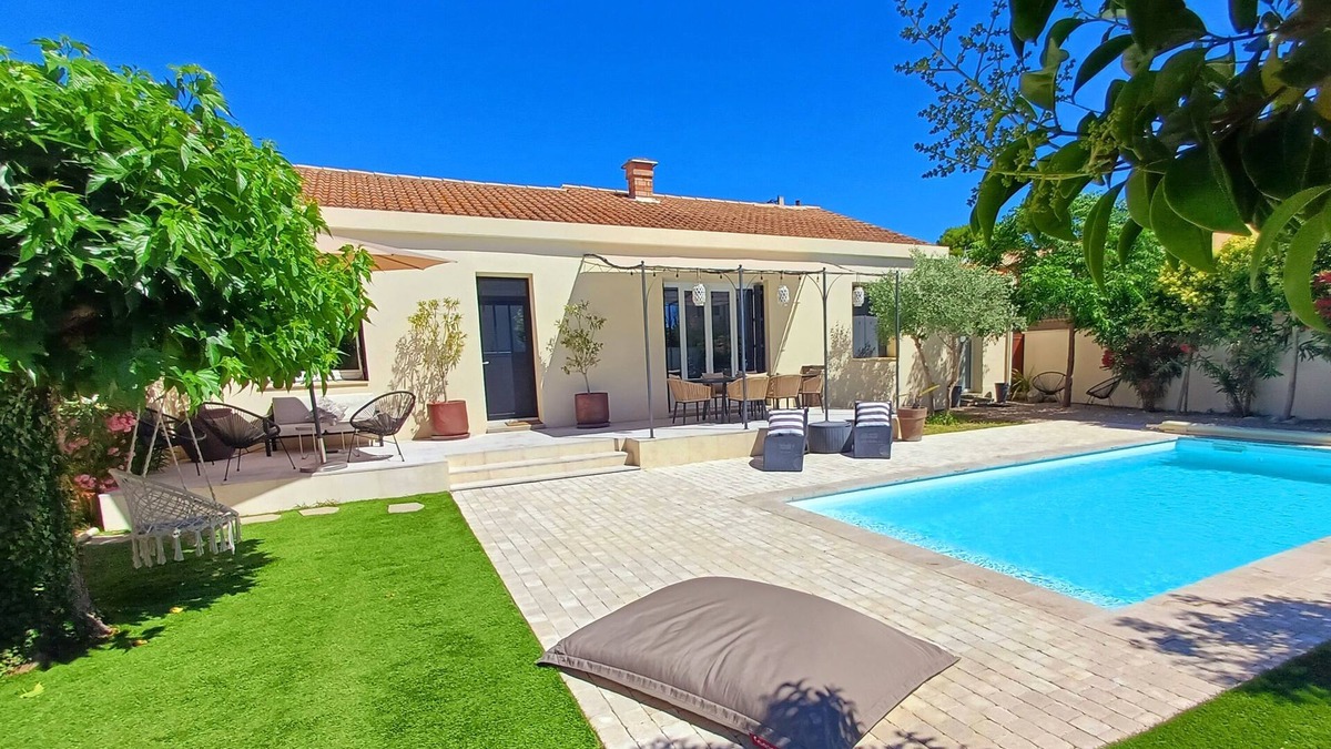 Saint-Saturnin-les-Avignon Villa | Belle Villa Avec Piscine Privée Près D'avignon