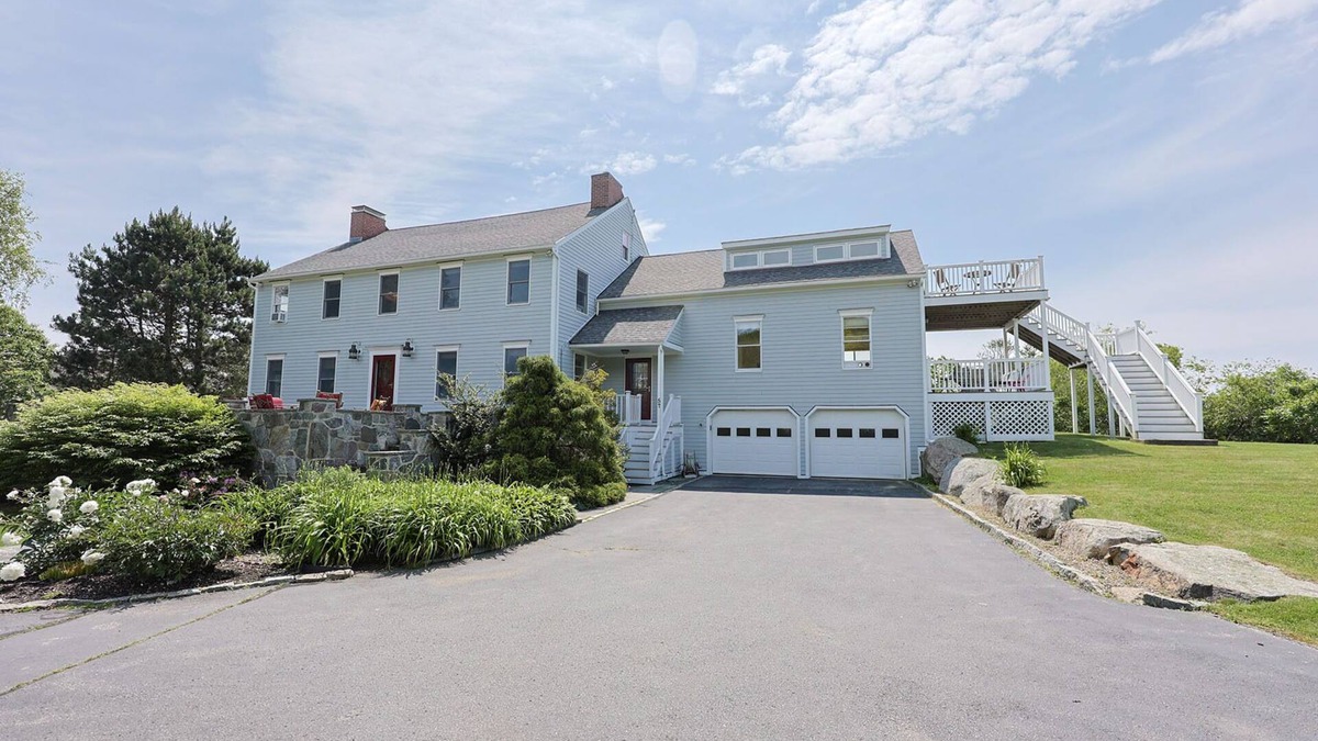 Gloucester House | Bell View: Pickleball Court and More!