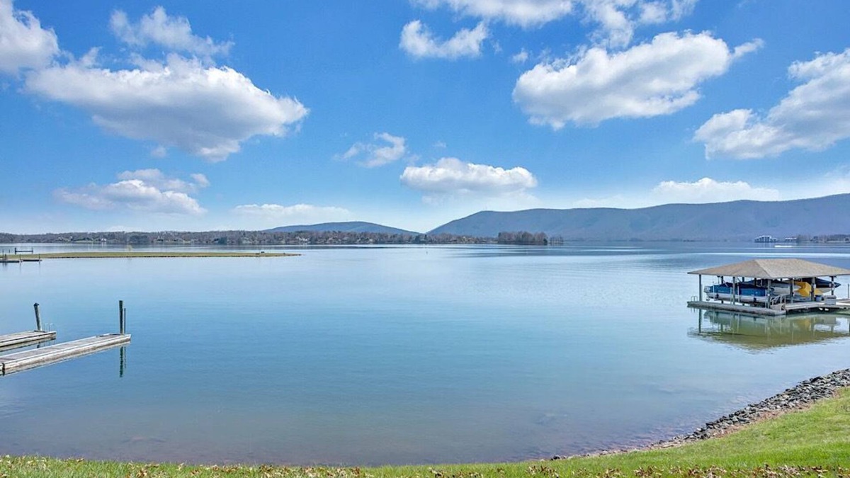 North Shore House | Bella Vista - Beautiful Lakefront View at Bernard's Landing