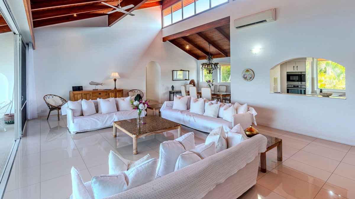 Hamilton Island Apartment | Bella Vista East 9: 2 bedroom oceanview apartment with golf buggy