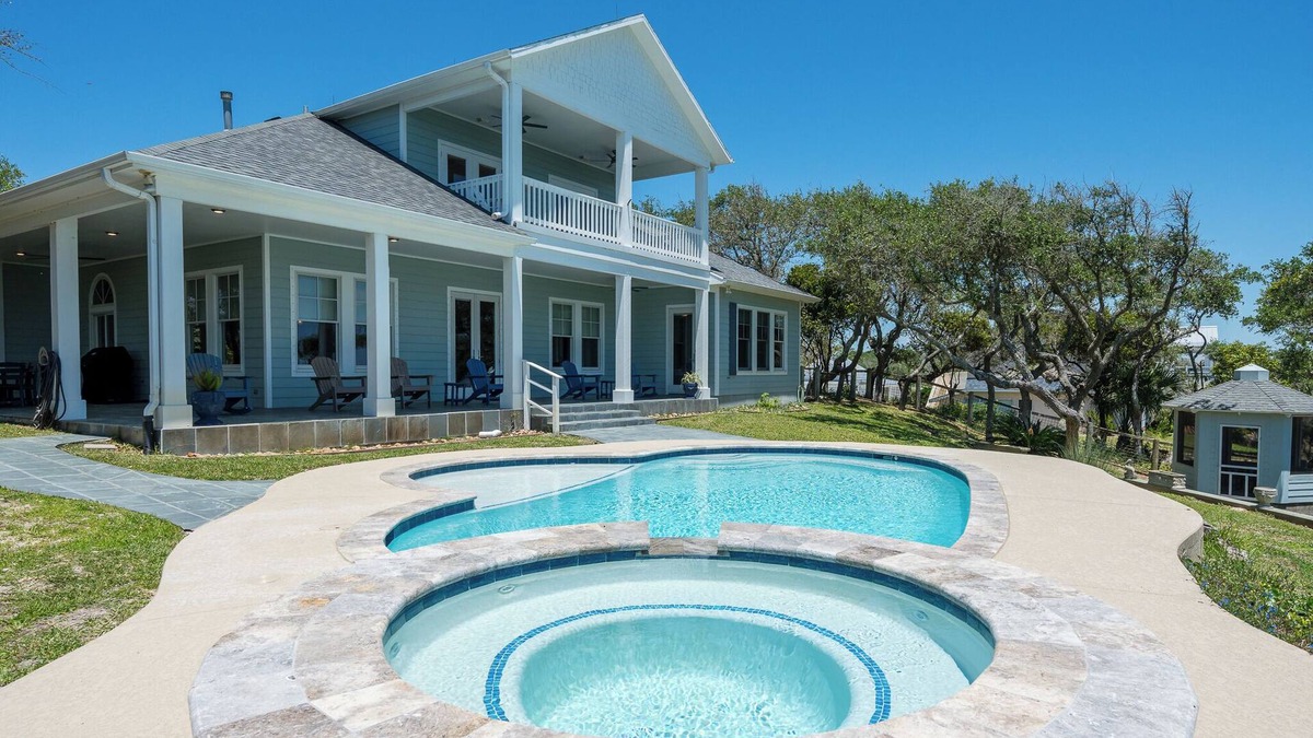 Fulton House | Bella Vista – Luxurious Waterfront Retreat on Aransas Bay