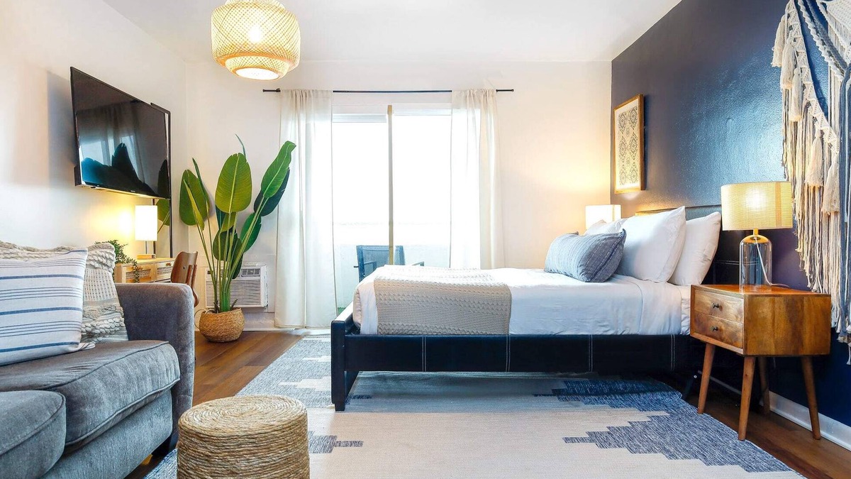 North Bay Village Apartment | Bella Vista, Marina Views on the Bay, Cozy