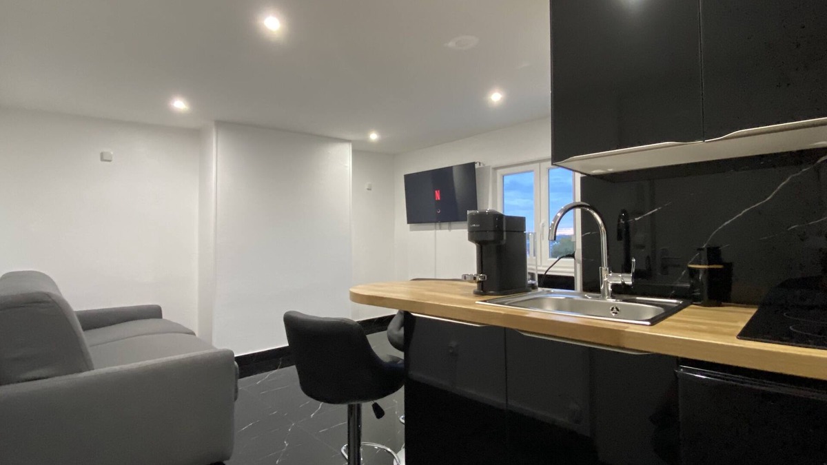 Lisieux Apartment | Bella Vita - Apartment1 - Fully equipped - TV Netflix - Station - Basilica - Center