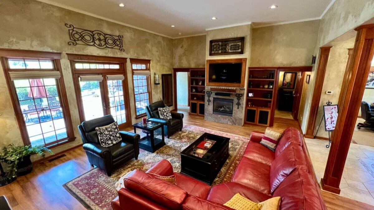 Baker City Apartment | Bella Vita Estate, Sleeps 6