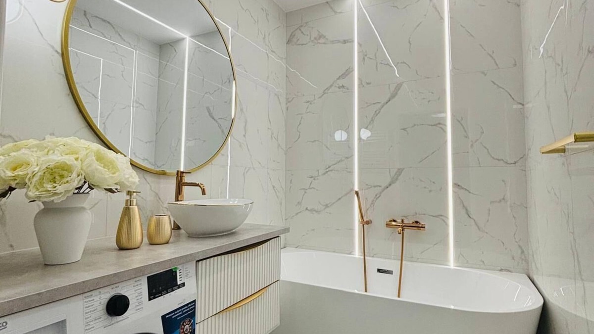 Rzeszow Apartment | Bella White