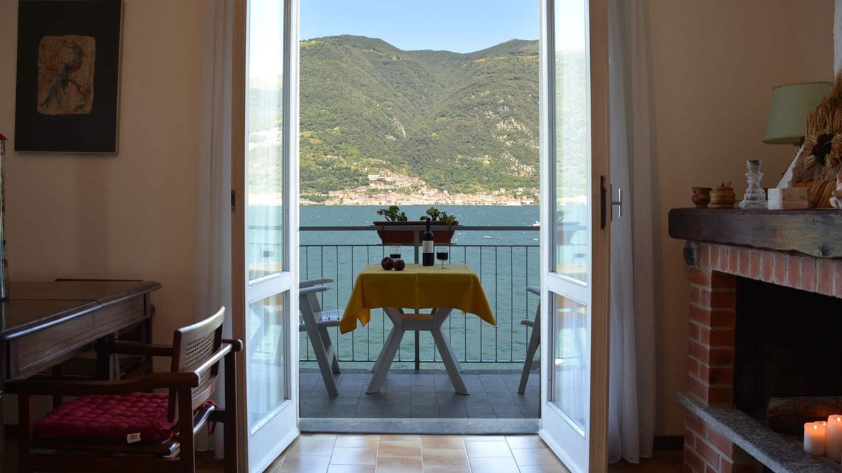 Lezzeno Apartment | Bellagio Villas - La Traviata directly on the lake