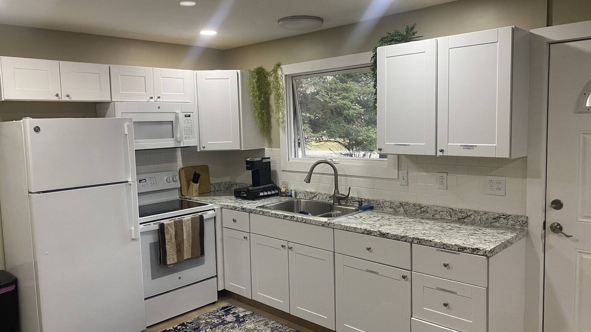 Bellaire House | Bellaire Midtown Cottage: Your Escape Awaits!