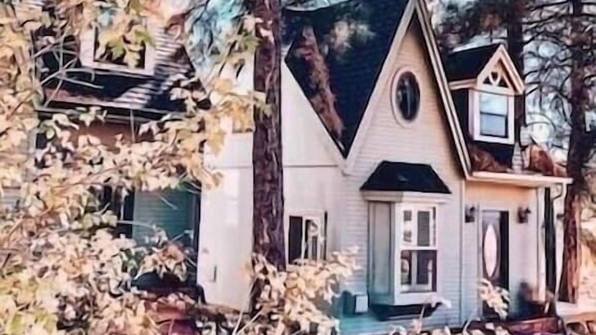 Flagstaff Cottage | BellaVue Estate Cottage Chalet #2 - Cozy Cute & Clean, Central location