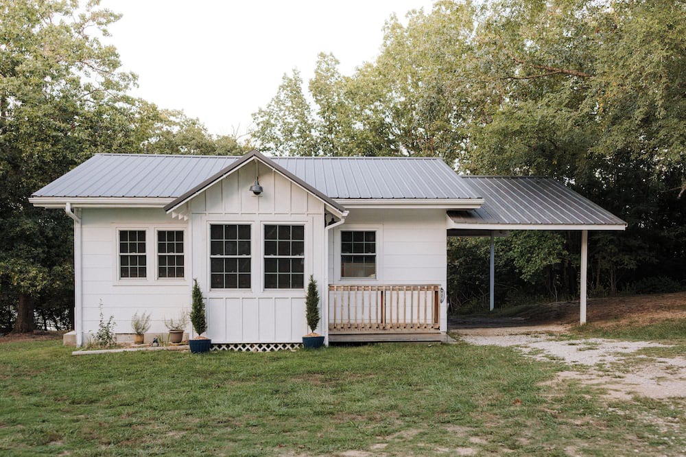 Eagle Rock Cottage | Belle Cottage a sweet lake side stay has walk down to water & screened porch