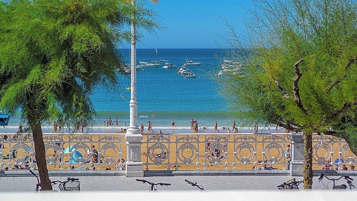 San Sebastian Centro Apartment | Belle Epoque on the Seafront. SPECIAL MEASURES