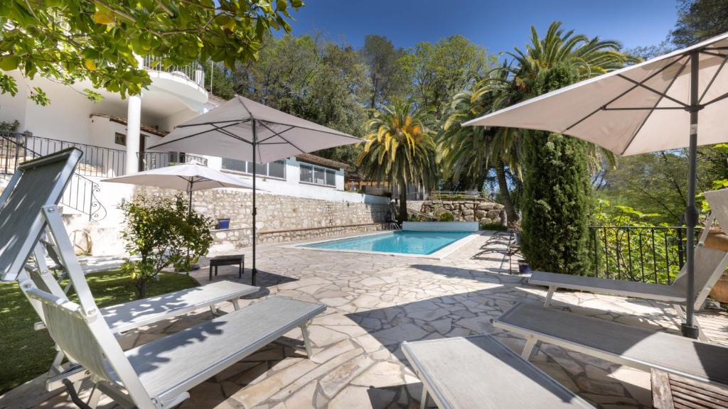 La Colle-sur-Loup Apartment | Belle maison atypique avec piscine chauffée