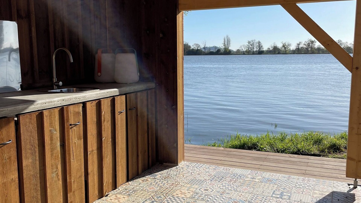 Vayres House | Belle Maison Avec Piscine au Bord de L'eau