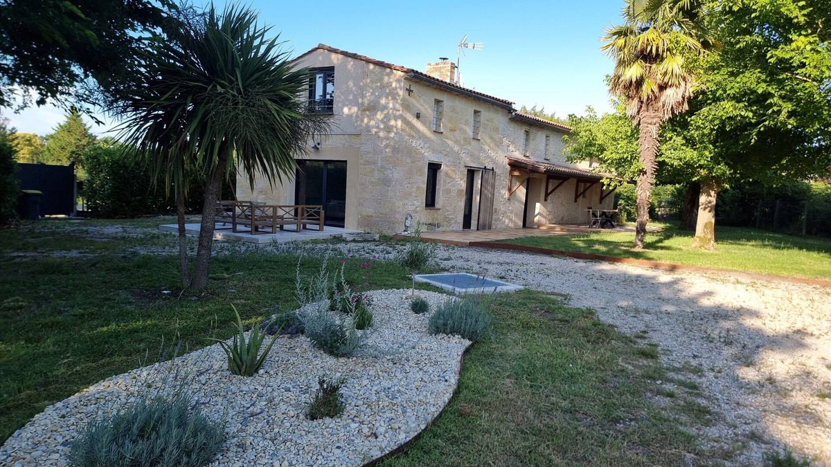 Valeyrac House | Belle Maison en Pierre, Proche Plages et Estuaire