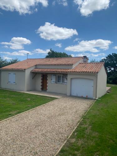 La Chapelle-Hermier House | Belle maison 6 personnes à 2min du Lac du Jaunay, et 15min des plages Vendéennes