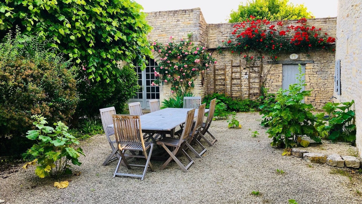 Aubigne House | Belle Vue - beautiful house, large private pool and gardens