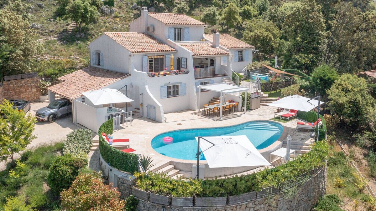 Tourtour Villa | Bellevue, breathtaking, heatable pool, airconditioning in Provence