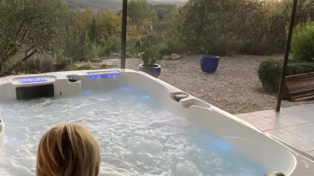 Entrecasteaux House | Bellevue EN Provence Gîte Avec Jacuzzi Privatif & Piscine Partagée