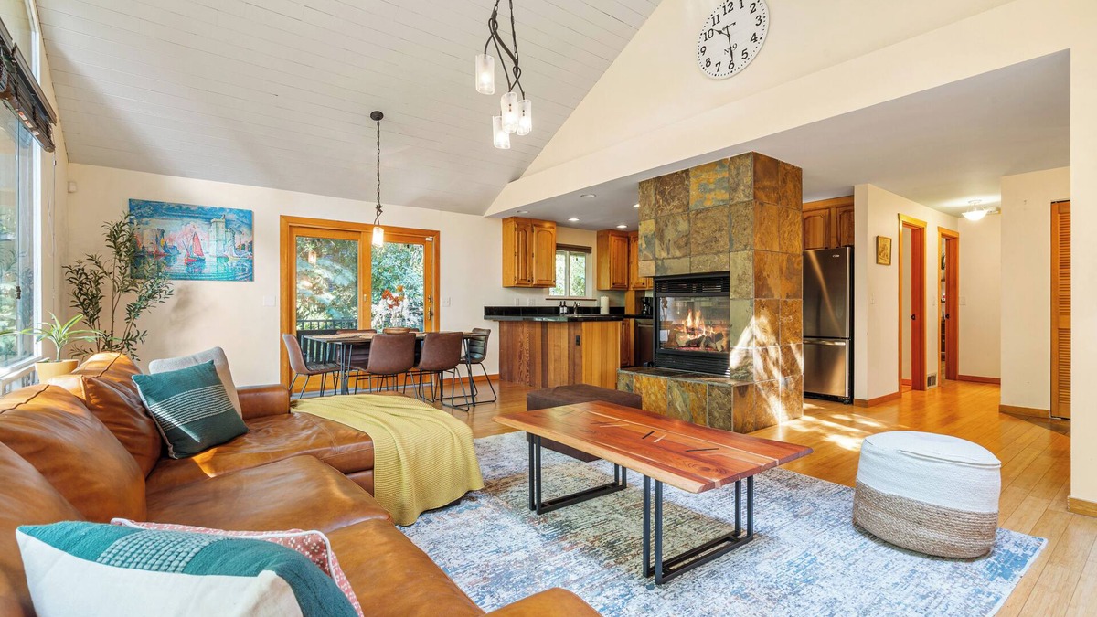 Eastgate House | Bellevue Forest Haven Hideaway