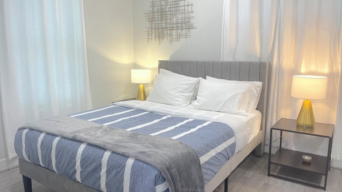 Bellflower House | Bellflower Oasis Cozy Guest House WiFi + Garden With Fruit Trees