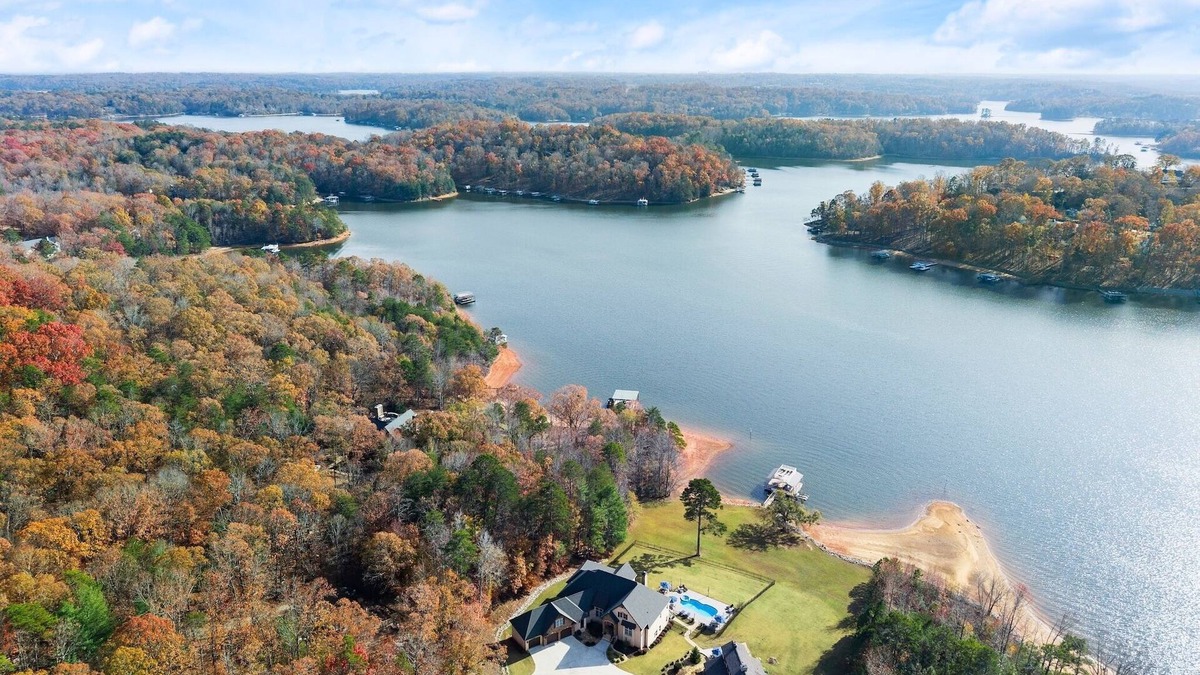 Gainesville House | Bellini Bliss on Lake Lanier-Private Get Away-Private Dock-Pool-Hot Tub