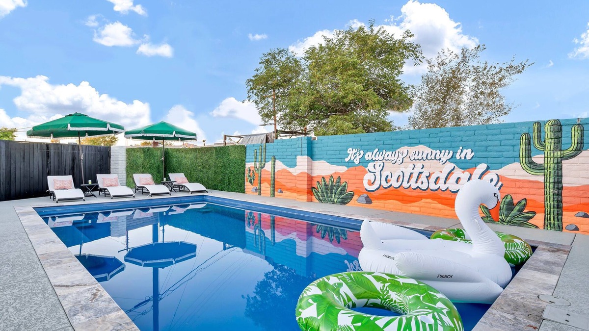 New Papago Parkway House | Bellissima! Brava! Game Room Hot Pool, Putt-Putt