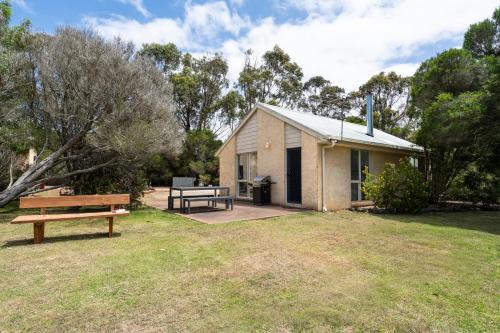 Bellbrae Villa | Bells Beach Cottages - Pet friendly cottage with wood heater