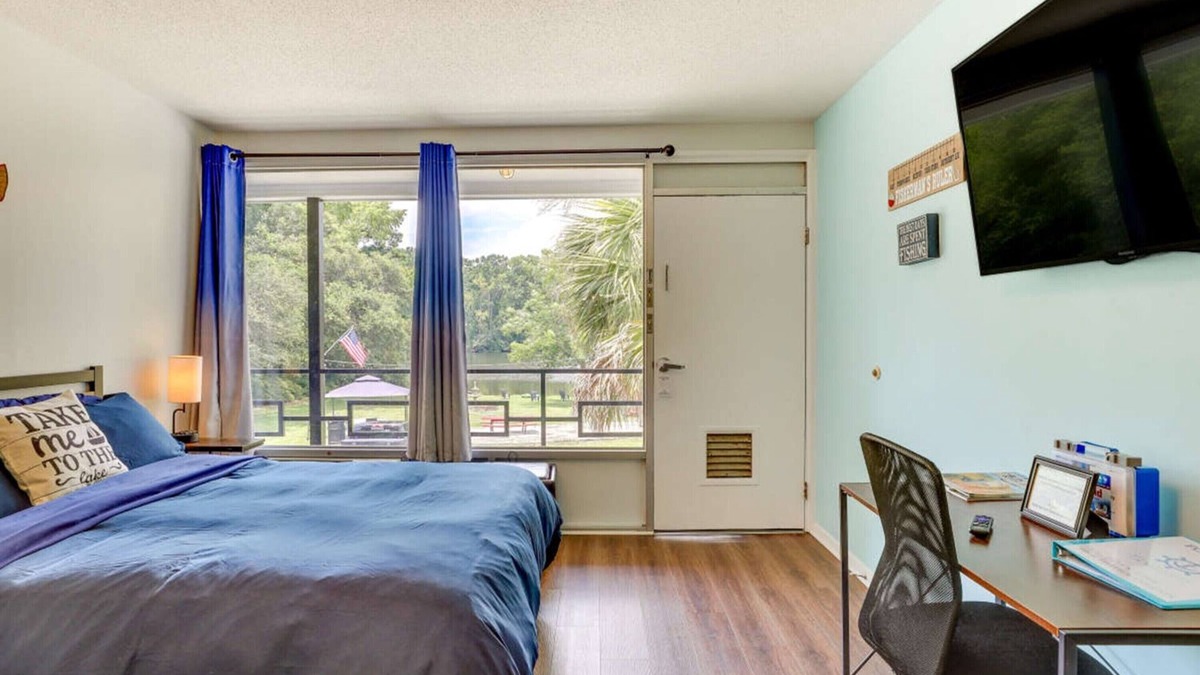 Eutawville Apartment | Bells Marina & Resort