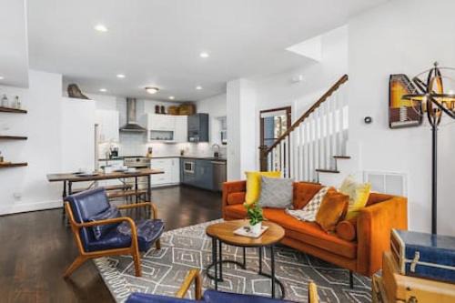 Hillsboro Village House | Belmont Retreat walk to Restaurants, Coffee, 12 South