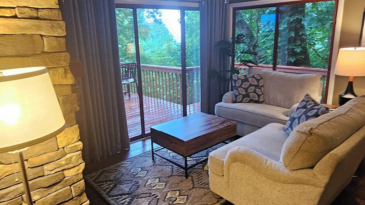 Fairview House | BELOVED BUNGALOW , hot tub, view, WiFi, near Biltmore & downtown