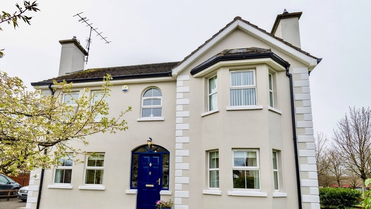 Omagh House | Beltany House - Exceptional 4 bed Holiday Home