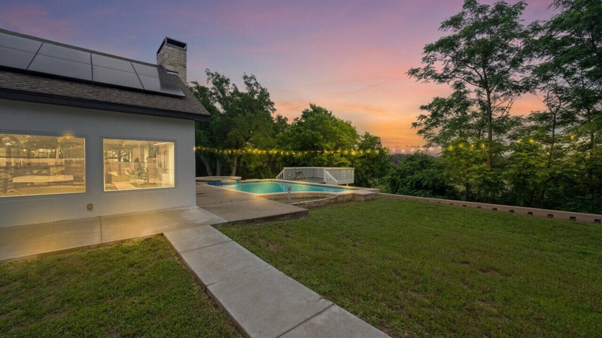 Belton House | Belton Lake House with Pool and Lake Access