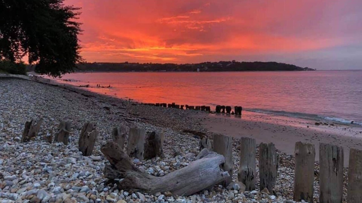 Ryde Cabin | Bembridge Harbour Yurt - Log Burner - Wifi