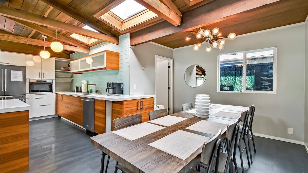 Monta Loma House | BEN-A Modern Comfort Walking Distance to GoogleX
