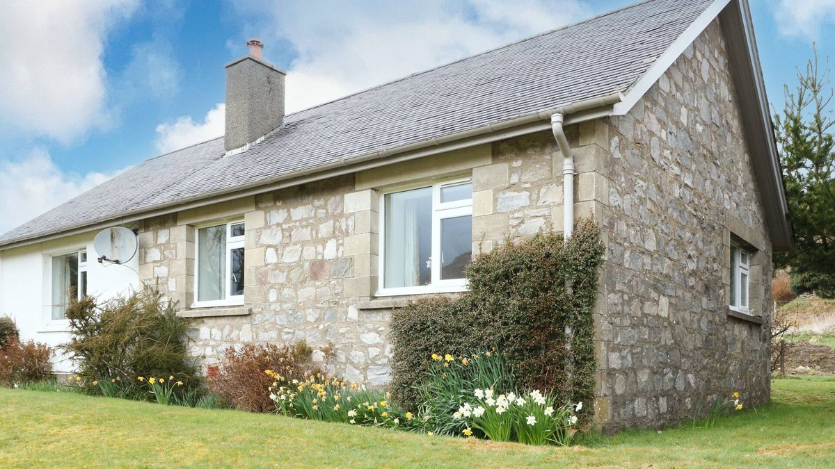 Aros Cottage | BEN GRIANAN, pet friendly, character holiday cottage in Aberfeldy