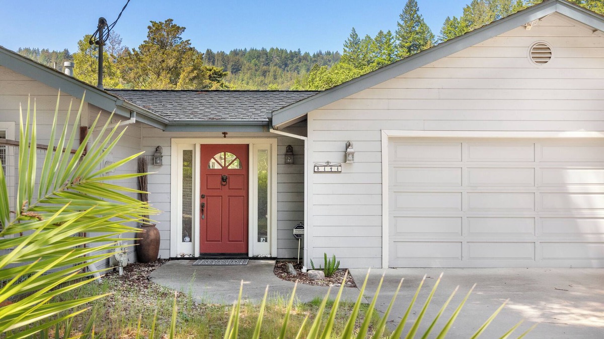 Ben Lomond House | Ben Lomond Mediterranean Villa with full sun, spa, and spacious yard